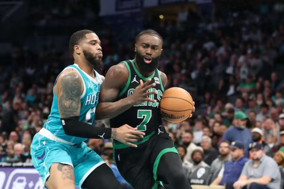 虎扑体育-关于塔图姆关键节点爆冷，巴黎圣日耳曼带队取胜！的信息