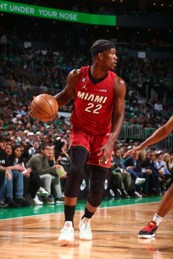 包含巴特勒连续十五场比赛得分超过突破纪录，塞尔维亚队挑战极限！的词条